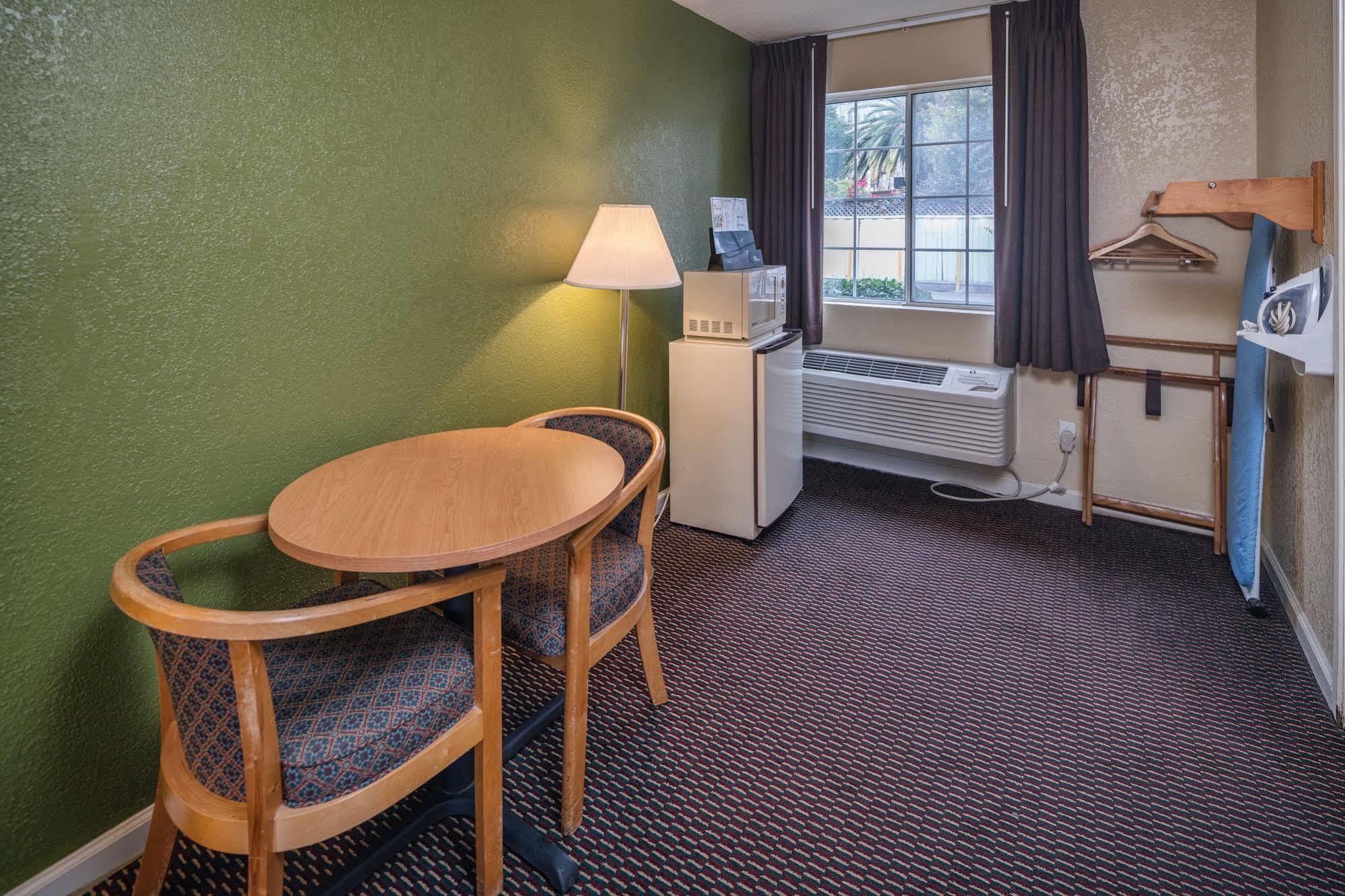 Rose Garden Inn - San Jose Airport ภายนอก รูปภาพ